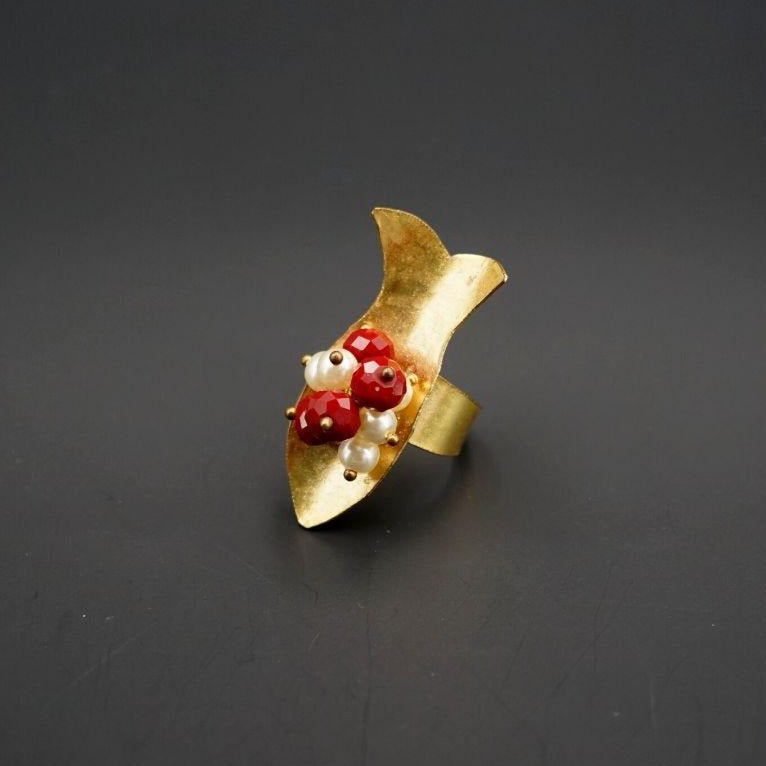 Stainless steel fish shape pearl pattern ring for women