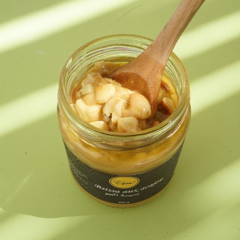 Cashew nut bsissa mixed with olive oil, spread 200 g