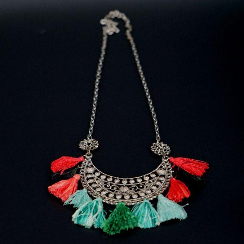 Ethnic tricolor pompom necklace for women