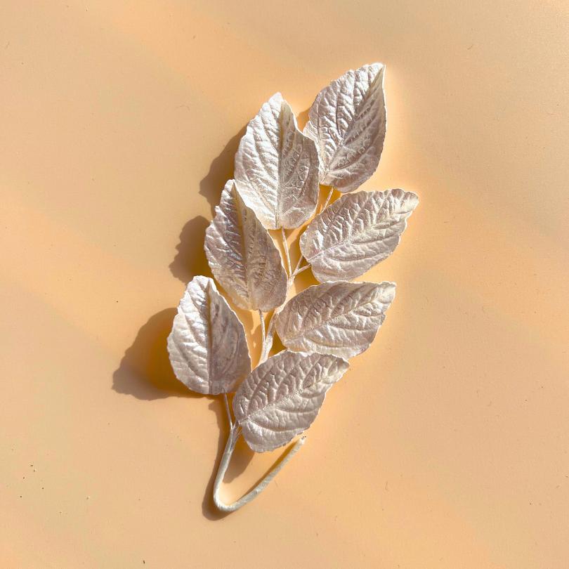 Edible sugar “Leaf on silver stem” flowers