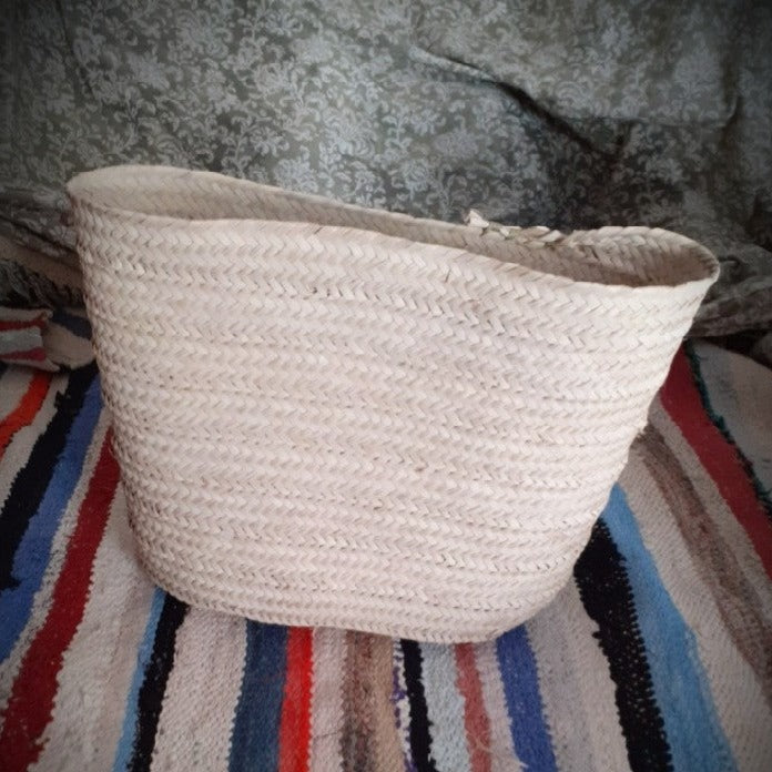 Palm tree basket without handles