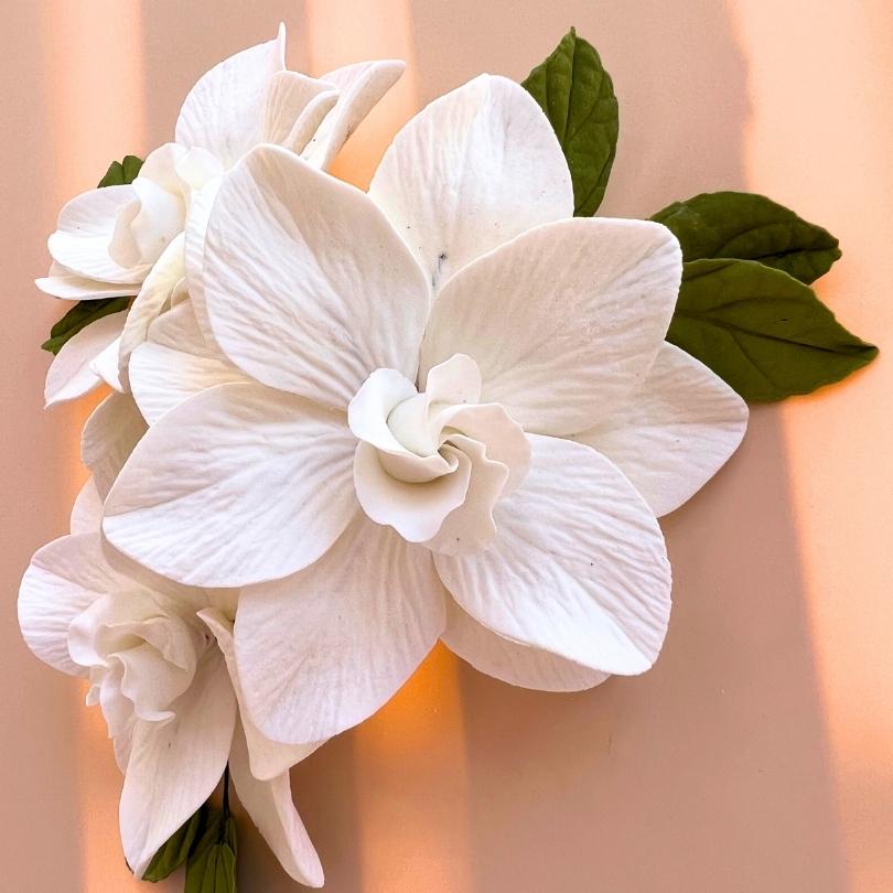Edible sugar “Gardenia with leaves” flowers