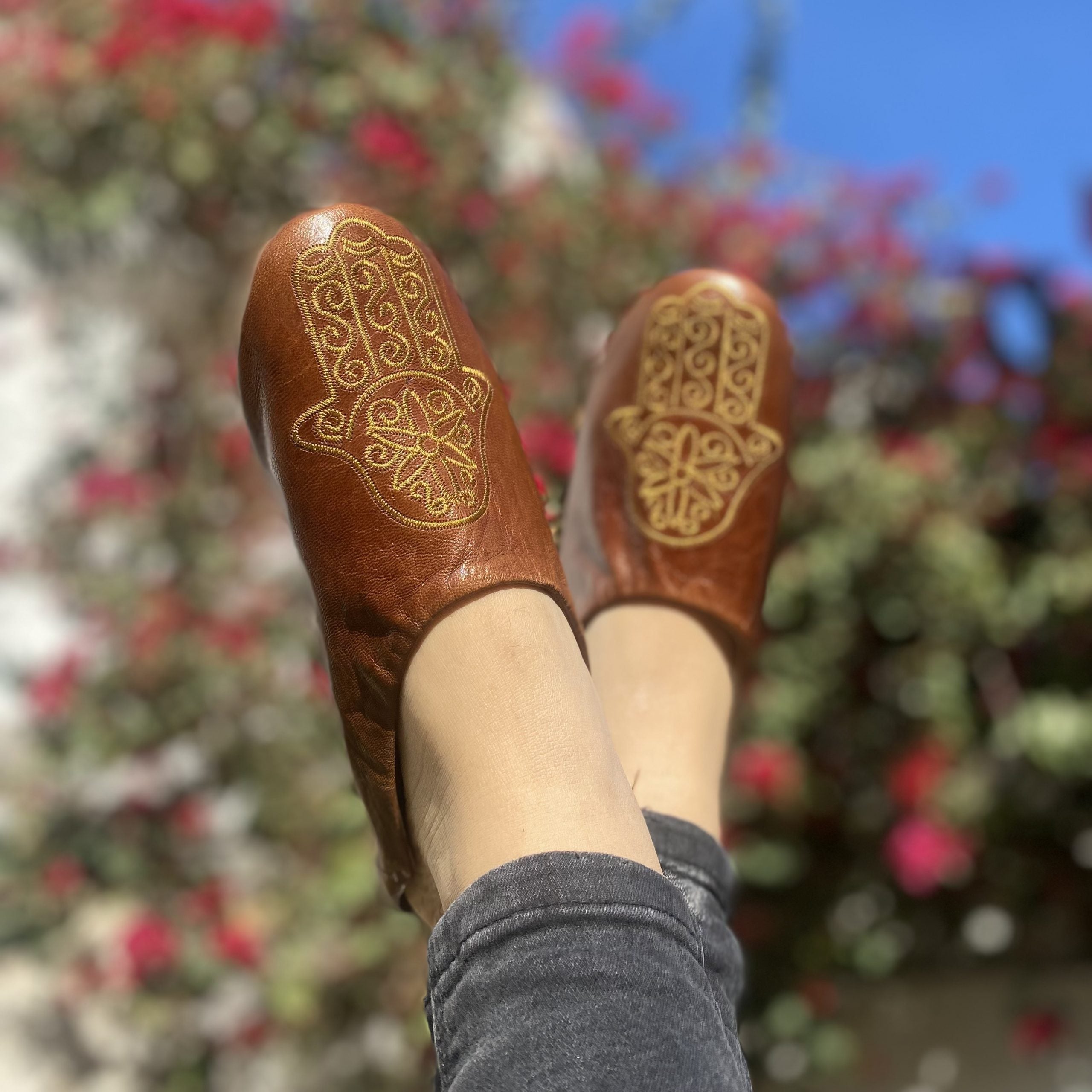 Babouche pour femmes brodée "Khmissa" en cuir véritable - artisanat Tunisien fait main | ILEYCOM