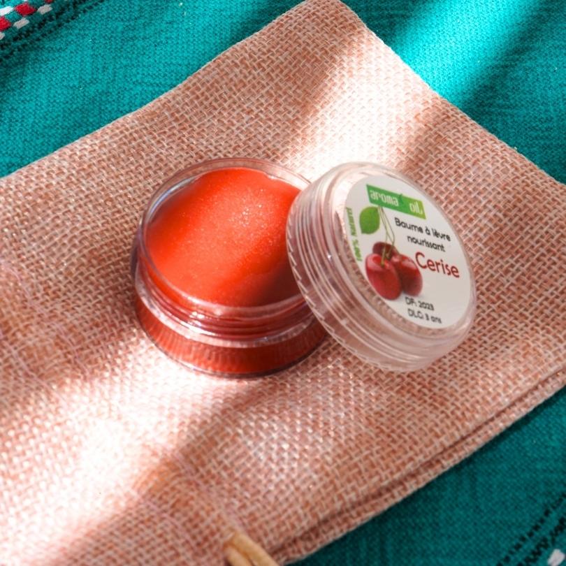 Nourishing cherry lip balm with red effect