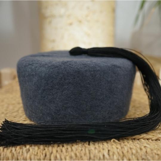 Chechia Tunisienne Grise Avec Pompon En Laine - artisanat Tunisien fait main | ILEYCOM