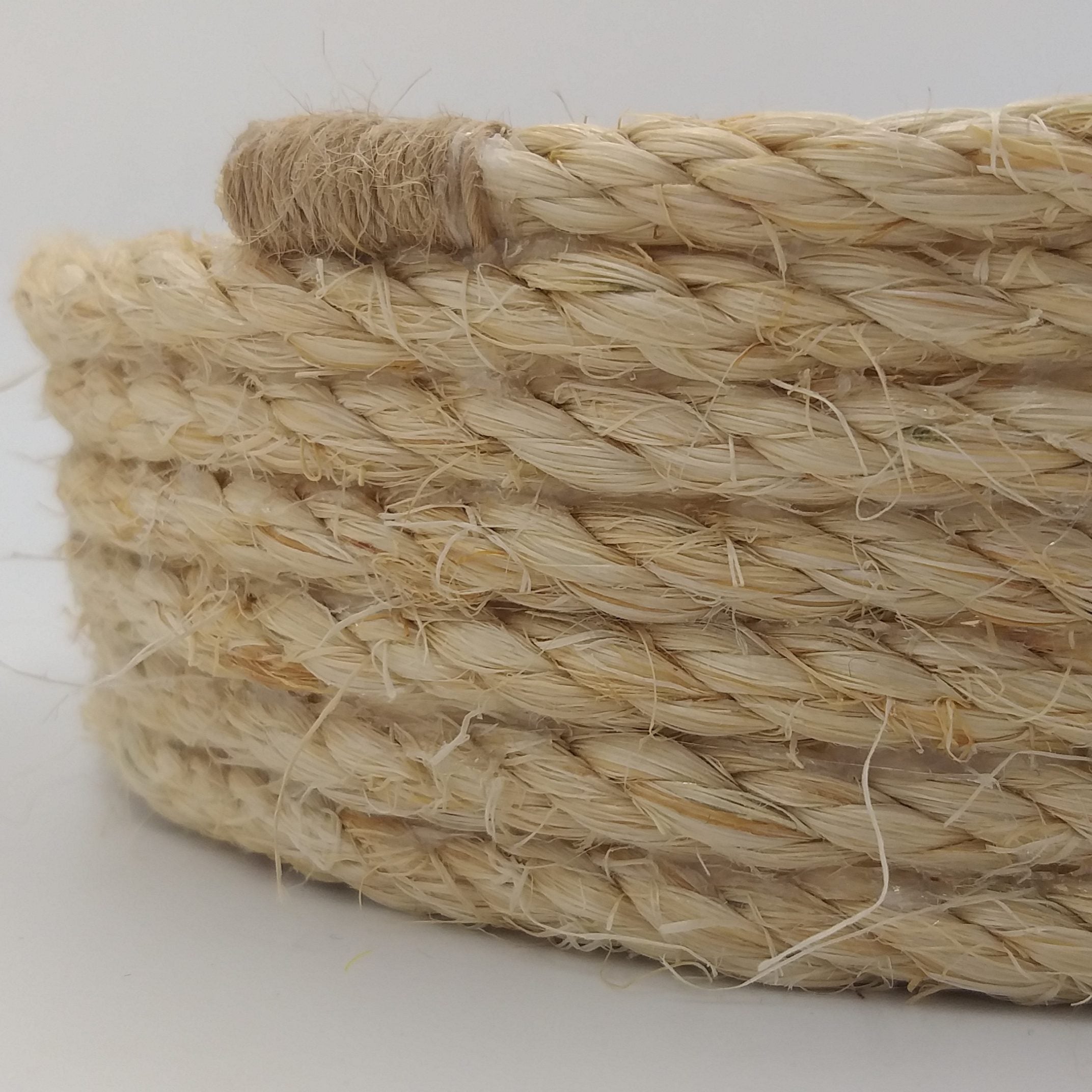 Corbeille rond - En sisal – Diamètre 18 cm - artisanat Tunisien fait main | ILEYCOM