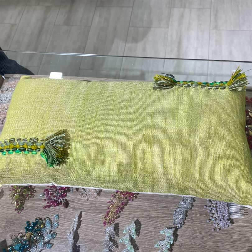 Coussin berbère, coussin hand made en Tunisie, coussin pistache motif en broderi - artisanat Tunisien fait main | ILEYCOM