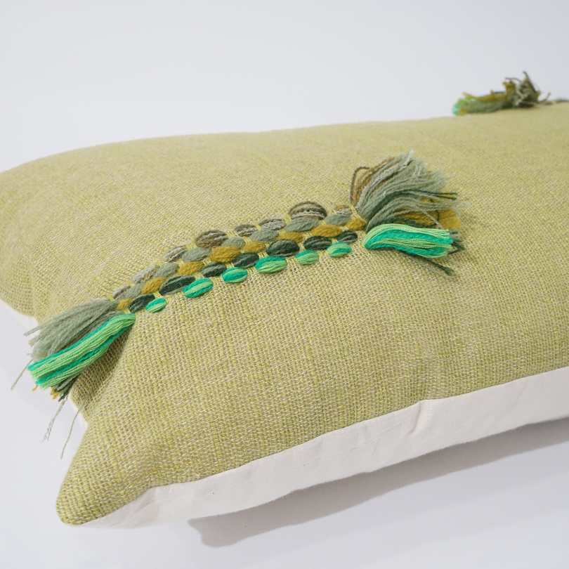 Coussin berbère, coussin hand made en Tunisie, coussin pistache motif en broderi - artisanat Tunisien fait main | ILEYCOM