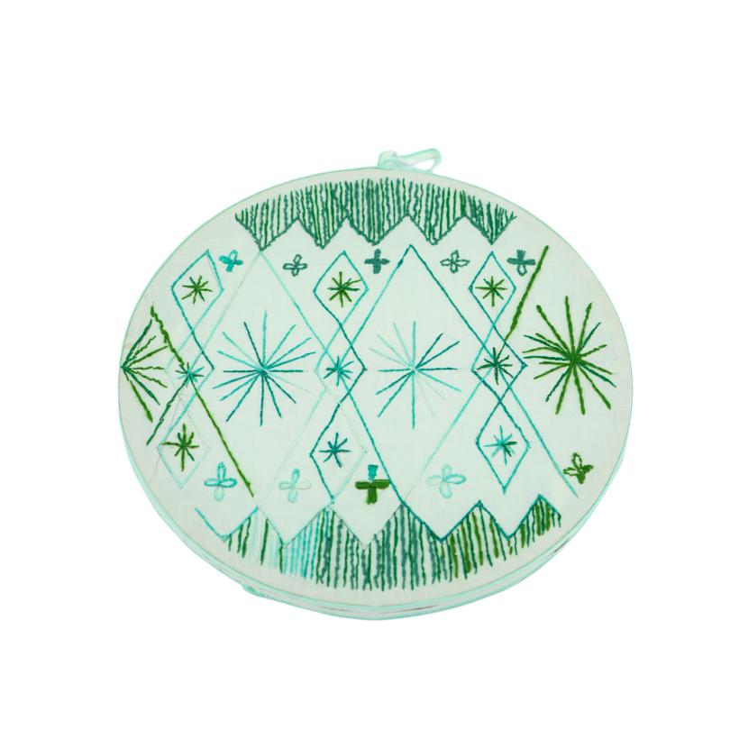 Décoration murale de broderie faite à la main " Verte " - artisanat Tunisien fait main | ILEYCOM