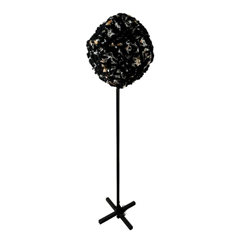 Lamp upcyclé avec support en laine noir brodé - artisanat Tunisien fait main | ILEYCOM